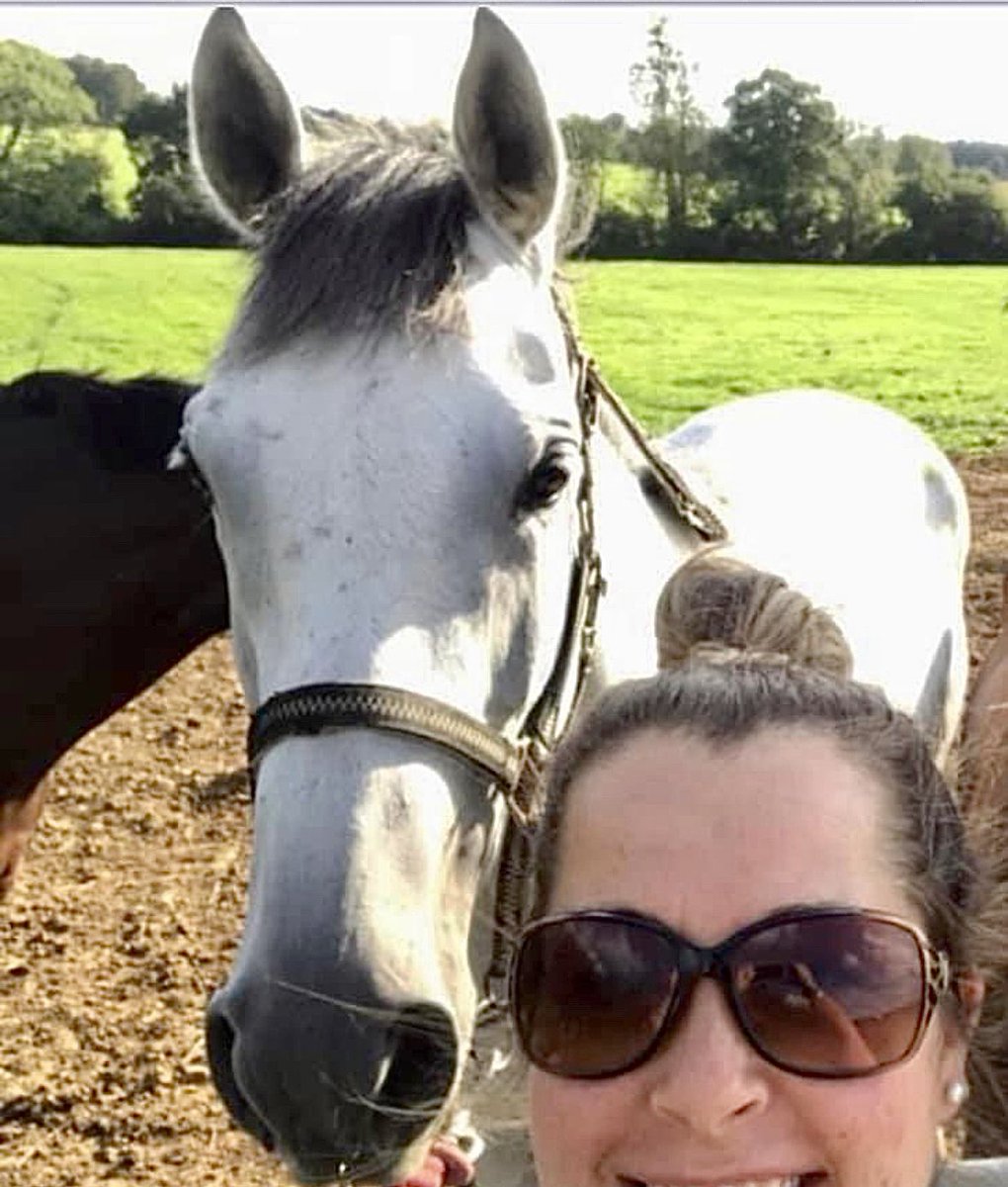 Milanese Rose runs at Fontwell this evening for @Neil_Mulholland with @samtwiston on board. Owned by the wonderful @padawanJonathan, we wish all connections the best of luck. #CHEgraduates #CHEpretrainers