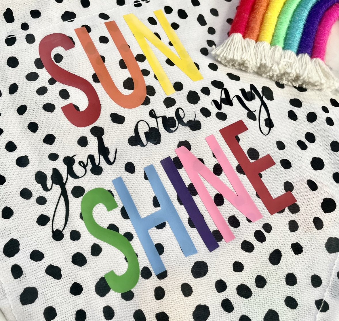 crafts_rachel's tweet photo. ☀️🌈 YOU ARE MY SUNSHINE 🌈☀️
How beautiful is this set and would make the perfect addition hung in a playroom, nursery or child’s bedroom
HAPPY FRIDAY 🤍
#HandmadeHour #handmadeuk #youaremysunshine #rainbow #SmallBusiness #smallbiz #shopsmall #SSHUK #supportsmallbusiness https://t.co/eBFFV0wOLD