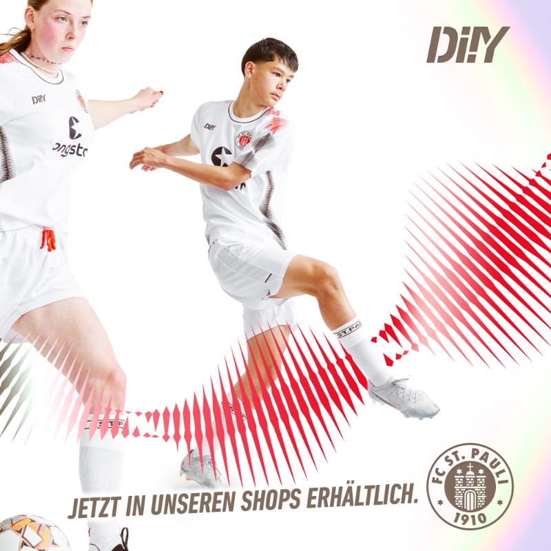 fcstpauli's tweet photo. Mit #FCSP-DNA in die nächste Saison – Maja aus der B-Jugend, Vanessa Zawada von den 1. Frauen, Nick aus dem NLZ und Elias Saad von den Profis präsentieren das neue Auswärtstrikot 2023/24!
Wieder fair, wieder nachhaltig, wieder #DIIY – Ultra Fair Sportswear made by FC St. Pauli.