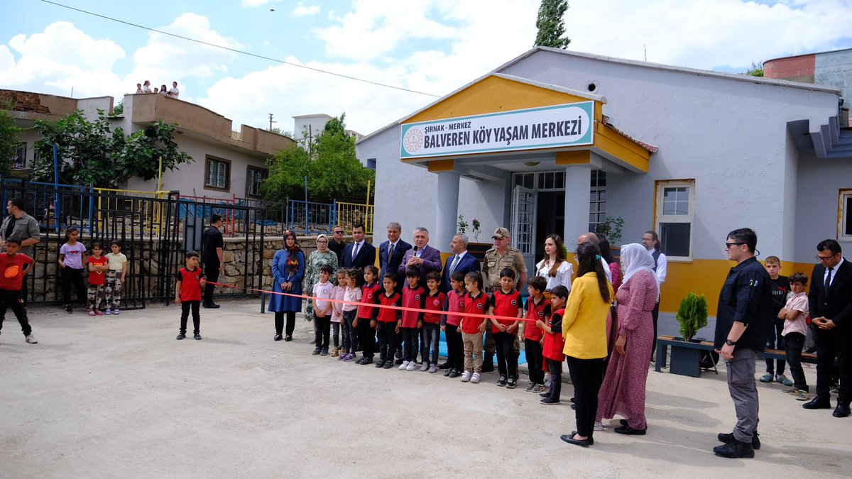 valiosmanbilgin's tweet photo. Köylerimizde kullanılmayan binalarımızı ihtiyaçlar doğrultusunda anaokulu, kurs merkezi, kütüphane gibi eğitsel ve sosyal etkinliklerin yapılacağı alanlara dönüştürüyoruz.Balveren Köy Yaşam Merkezi beldemize hayırlı ve uğurlu olsun. https://t.co/u9y0llBpcf