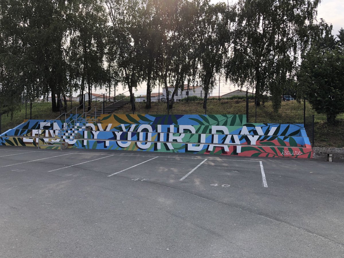 Merci à Isaure et Rebeb pour leur réalisation. Bravo aux élèves de ⁦<a href="/CJeanvilar/">Collège JeanVilar</a>⁩ pour cette anamorphose 🙏