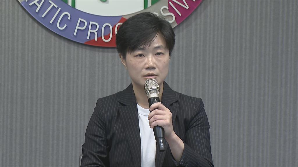 【政治消息】 民主進步黨今（16）日下午召開「性平事件調查結」記者會，有關前青年部主任蔡沐霖爆性騷吃案，副秘書長楊懿珊表示，蔡涉及長期對同仁使用不恰當的管理方式及言語，經過調查，情節屬實令人無比遺憾。