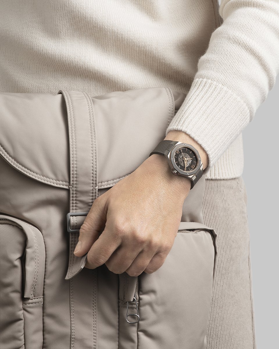 Chronoflam's tweet photo. Riviera 10720
Enjoy the versatility of the Riviera 10720 in 39 mm. A unique timepiece for both men and women thanks to its two-tone style.
#BaumeetMercier
#ShapingTime
#Baumatic
#Riviera
#Since73 https://t.co/vUJdoIFc0J