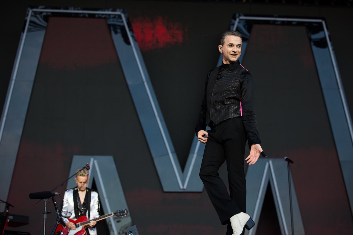 Some more <a href="/depechemode/">Depeche Mode</a> at <a href="/MalahideCastleG/">Malahide Castle & Gardens</a> #dublin 🖤

📷 for @mcdproductions 

#depechemode #depeche_mode #depechemodefans #depechemodedevotees #depechemodelive #davegahan #martingore #mementomori #mementomoritour #dublin #malahidecastle #dublinlife #dublincity