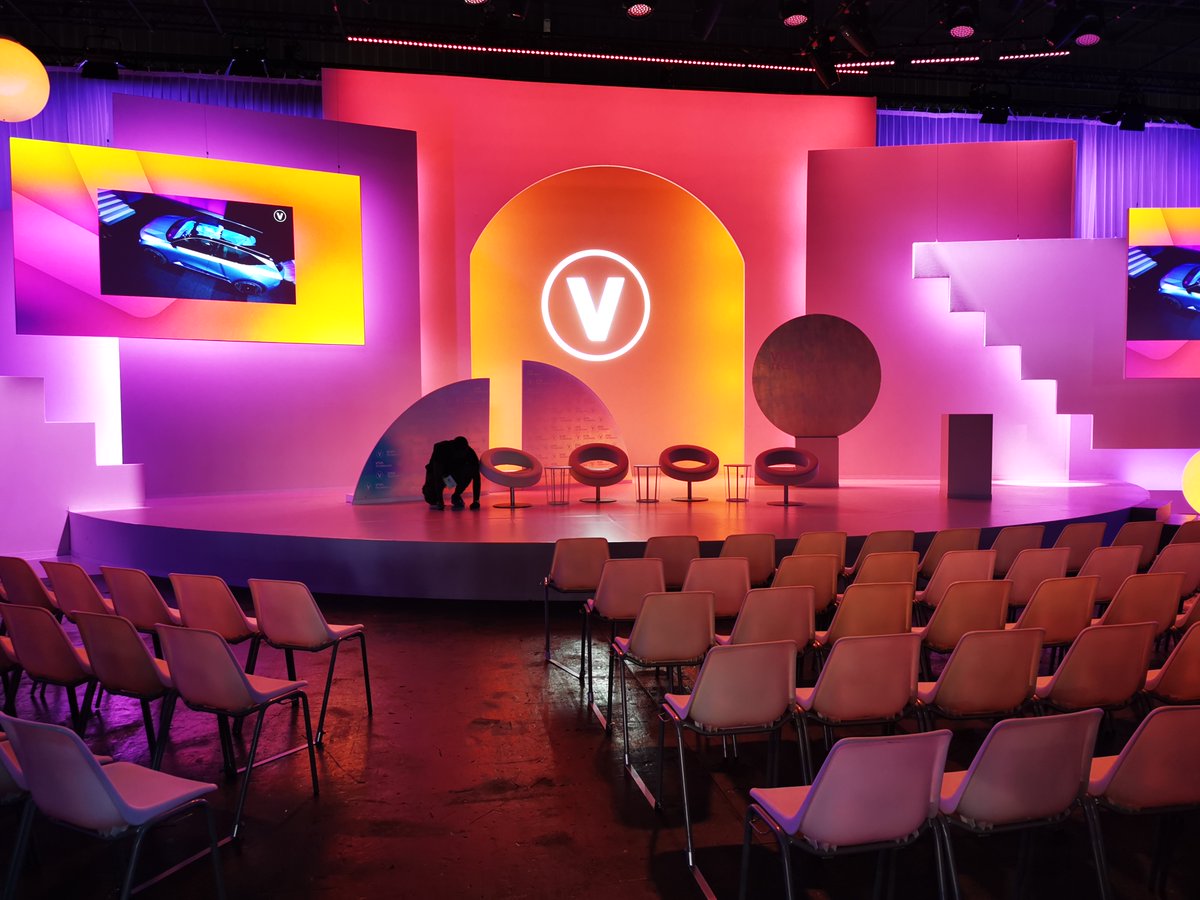 Jour 3️⃣  : Il n'y a pas qu'Elon Musk mais aussi de magnifiques stands et salles à #Vivatech.

La sélection du jour avec les stands de @creditagricole, <a href="/KPMG_France/">KPMG France</a> et <a href="/JCDecaux_France/">JCDecaux France</a>. #VivaKPMG