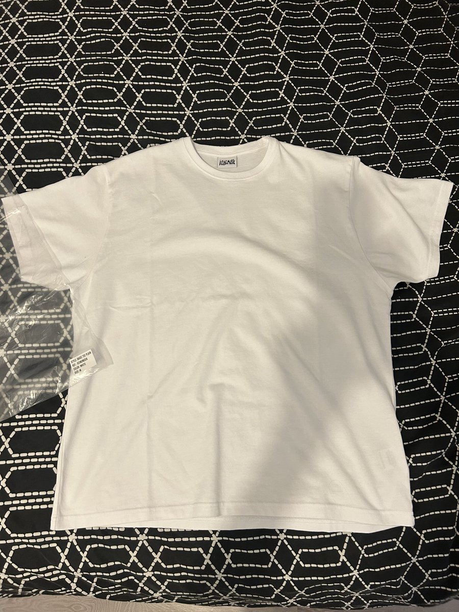 lorrisderrico's tweet photo. bro just received my keinemusik x pacha tee shirt wtf @keinemusik 💀💀💀

i feel like something is missing…🧐

how is it possible to forget that ?? 

#keinemusik #merch #pacha #teeshirt #SoldOut #adamport #rampa #merchandising https://t.co/agUOIUX9Y0