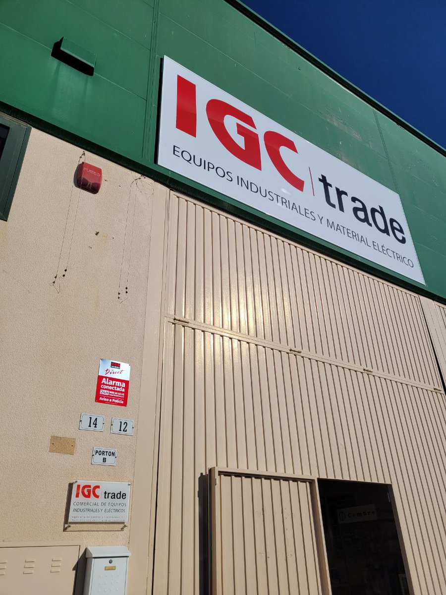 IgcTrade's tweet photo. Renovación de nuestra fachada, nuevo rótulo corporativo y vinilos. https://t.co/qSDjX0GnpS