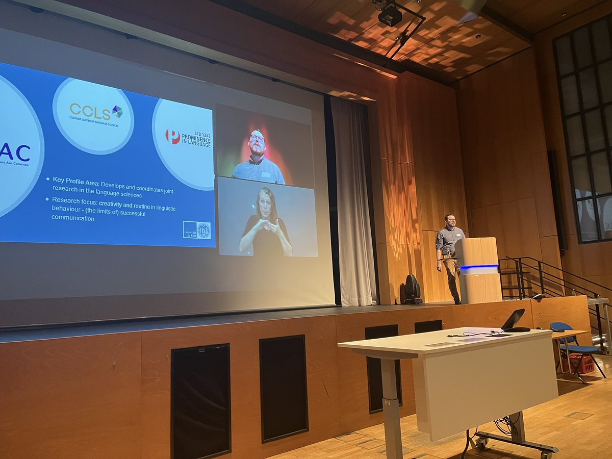 Paul Compensis is opening up the 3rd  #LingCologne Conference on #PredictionInLanguage at the UoC