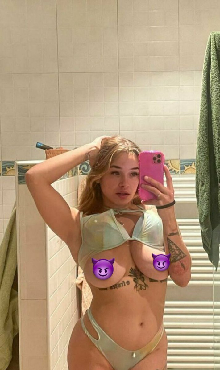 Coucou les garcon je suis une 2005 au 100 like jenleve les emoji 😈 et venez dm les homme au grosse b*te