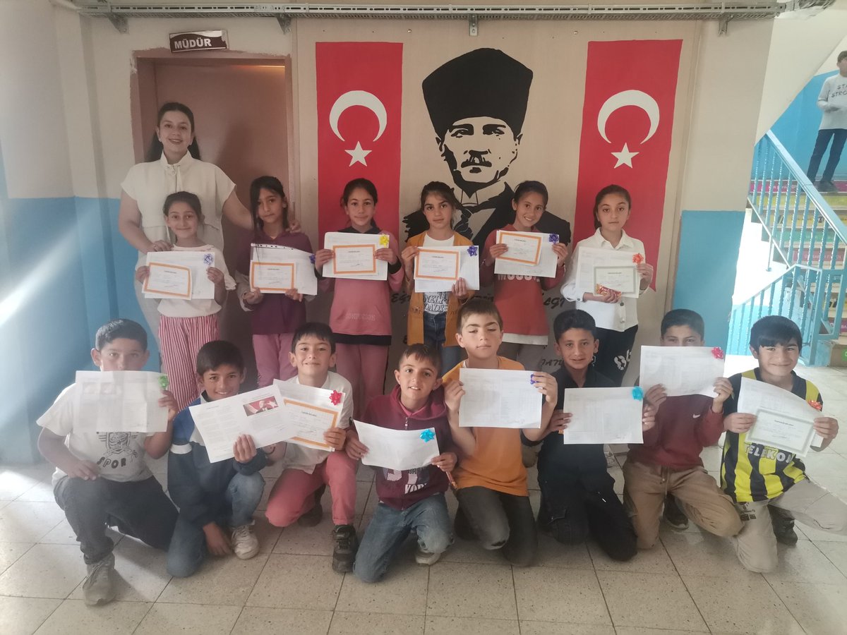 Isheeee's tweet photo. @kargapazarioo @kargapazariio olarak senemizi en güzel şekilde tamamladık. Öğrencilerime ortaokul öğrenimlerinde başarılar dilerim. Herkese iyi tatiller🥰❤️
@Maliyldz12 @KarliovaMEM @bingolmem @yusuf_tokus @emrahdemrbag23 @halukcakan12 https://t.co/CFNG6oWBTH