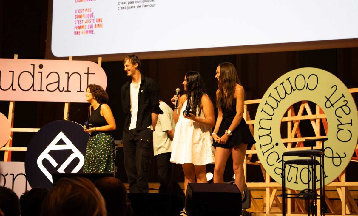 eartsup's tweet photo. 🏆 NOUVEAU PRIX - CLUB DES DA 🏆

✨Lors de la 54ᵉ cérémonie de remise de prix du @clubdesda, Pauline COPY &amp; Mathilde MONCHAUX ont remporté le #PrixBronze dans la catégorie 'Concours Étudiant' 🤩👏

👏 Bravo à toutes les 2 et merci au #clubdesDA 

#eartsup #design  #awards https://t.co/loI1WHQcUc