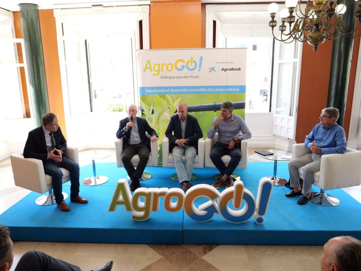 ¡Ayer empezamos el #AgroGo en Huelva de la mejor manera! Con un desayuno ofrecido por <a href="/Freshuelvaes/">Freshuelva</a>. 🍓 

Juan Ignacio Zafra, Rafael Dominguez Guillen y <a href="/burgosmazo/">Alvaro Burgos Mazo.</a> inauguraron la jornada.

A continuación, celebramos la mesa redonda "Energías renovables y eficiencia energética"