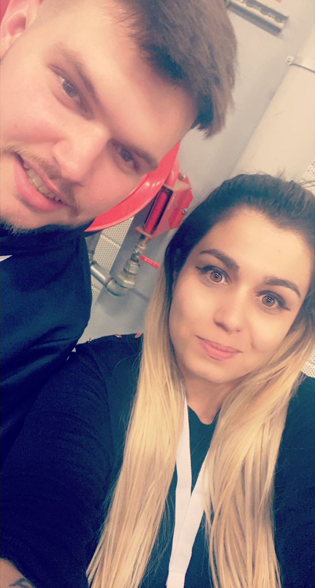 sohimalow's tweet photo. 1 an séparent ces 2 photos @waalispgm
Fair savoir que pour là 2ème, le bougre m’a donc obligée à monter sur une chaise avec mes 1 m12 pour être à sa hauteur. Tout va ça parce que Monsieur avait la flemme de se baisser 🫠🥹.
#battlegrounds #hsbg #SLYLAN #solarylan https://t.co/O0pmb2MzCL