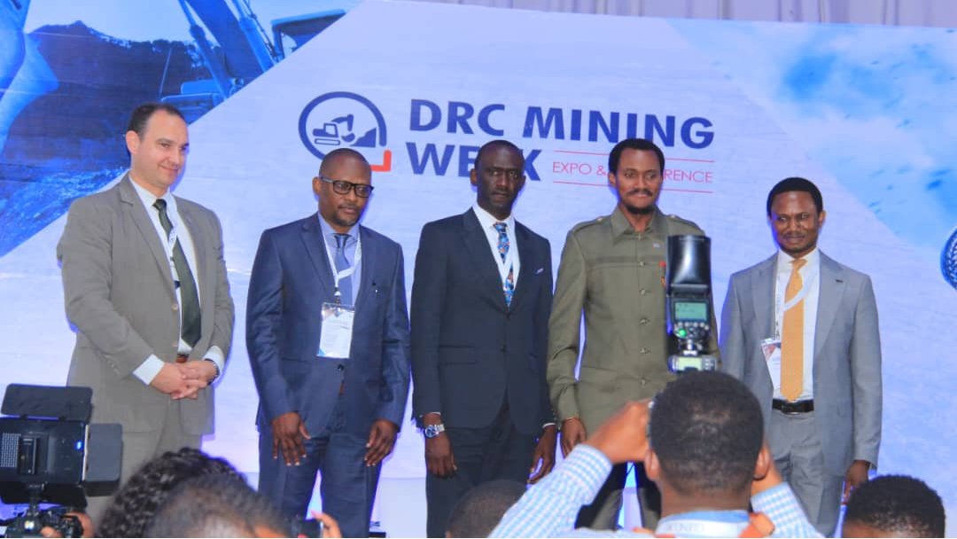 CongoMines's tweet photo. 🔴#Lubumbashi #Day2 #DRCMiningWeek2023 #Soustraitance, @Fabien_Mayani du @CarterCenter a exposé sur les défis & les améliorations nécessaires pour la bonne mise en oeuvre de la #loi sur la sous-traitance dans le secteur minier.
#dmw2023 https://t.co/Mi1OXGS4Wz