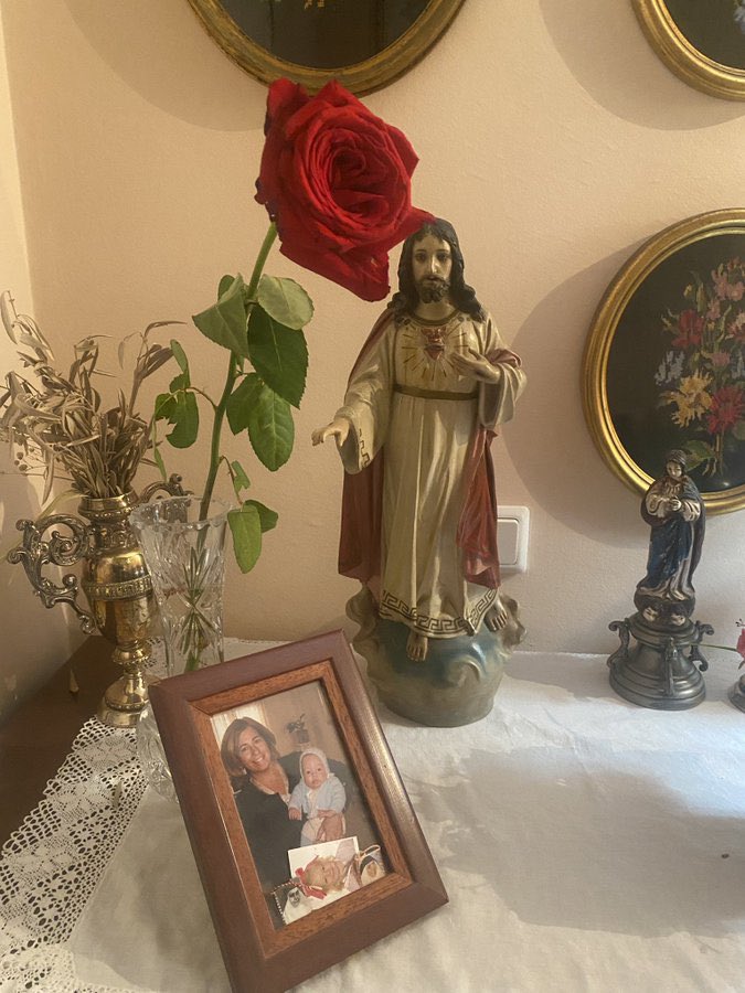 BlasPerezdelOjo's tweet photo. Tengo gran devoción por el SCJ y hoy que celebramos Su solemnidad quiero compartir esta imagen que está en mi “iglesia doméstica”, es decir, en la casa de mi mujé… #misanta #fijarzebien
#SCJenVosConfio https://t.co/HEl2CLXJMl