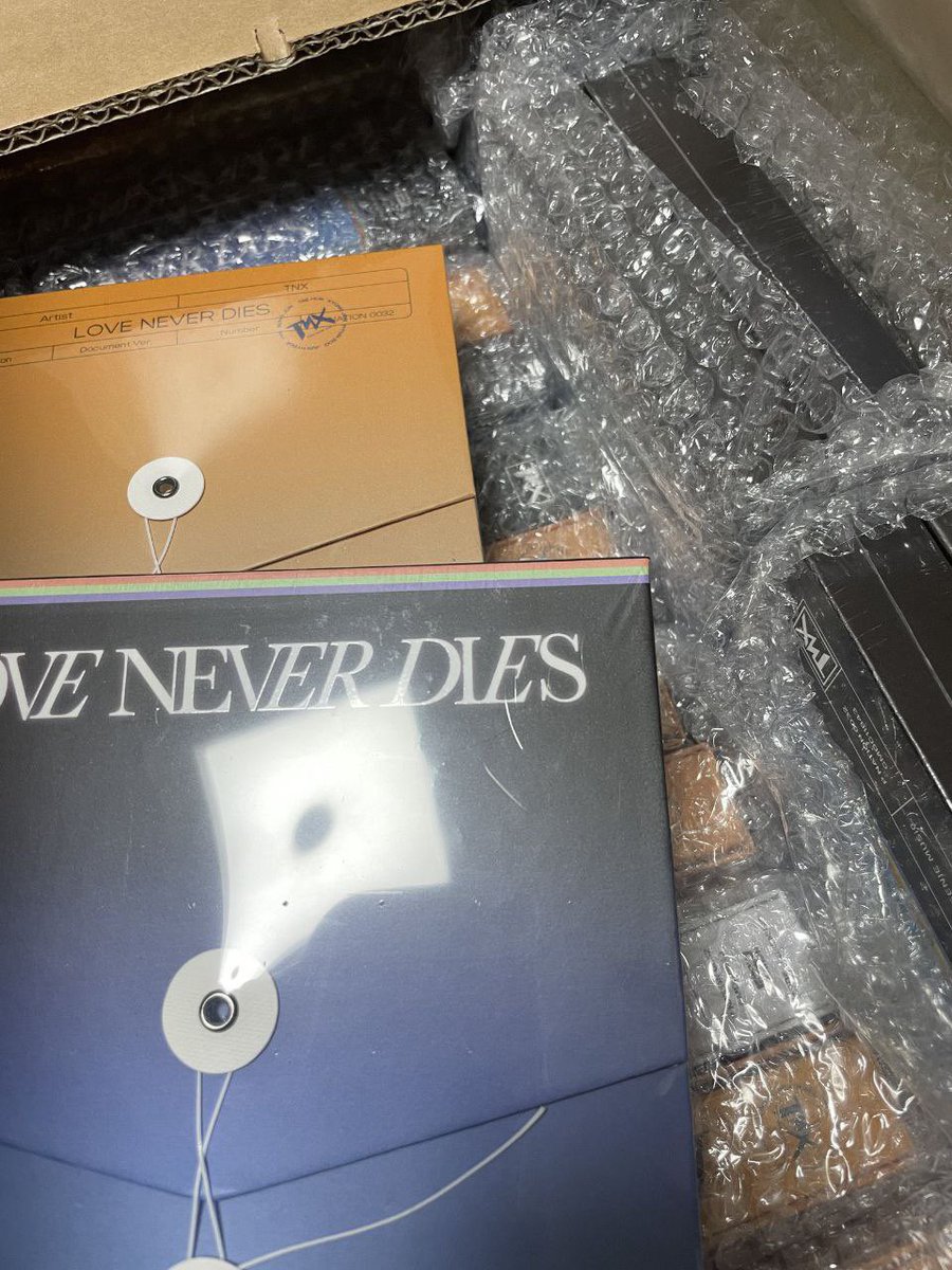 flwrtrzb's tweet image. siapa nak join beli album tnx 😣😣😣 murahhh sealed album

• move RM8
• love never dies - RM12
• boyhood - RM12

exc ems dalam rm15 centu jurrr 

#pasartnx