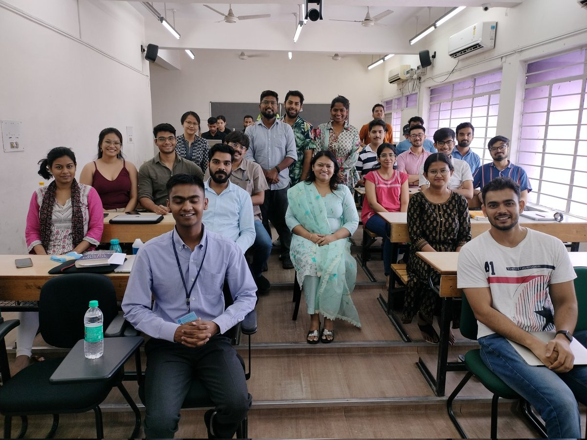 kulveentrehan's tweet photo. Delivered a lecture on " Copywriting in Advertising " for PG Diploma in English Journalism at  Indian Institute of Mass Communication , New Delhi  today.Lots of conversation on creativity , copy devices , elements and  conceptualization! @SurbhiDahiyaEJ
@IIMC_India @GGSIPUIndia https://t.co/N72A6mC5r0