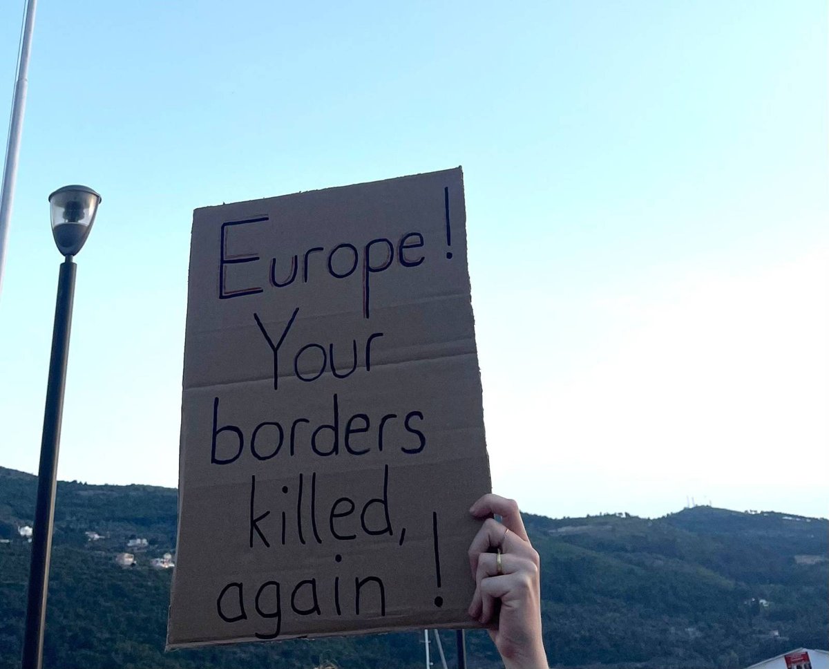 IHaveRights_'s tweet photo. Protest on Samos vs. Europe's colonial &amp; racial migratory policies that have killed thousands fleeing violence. Solidarity w those affected by the shipwreck, including the 6 criminalised as “smugglers” to distract from Greek and EU authorities' responsibilities #Πυλος #shipwreck https://t.co/pgqCrlWqRF