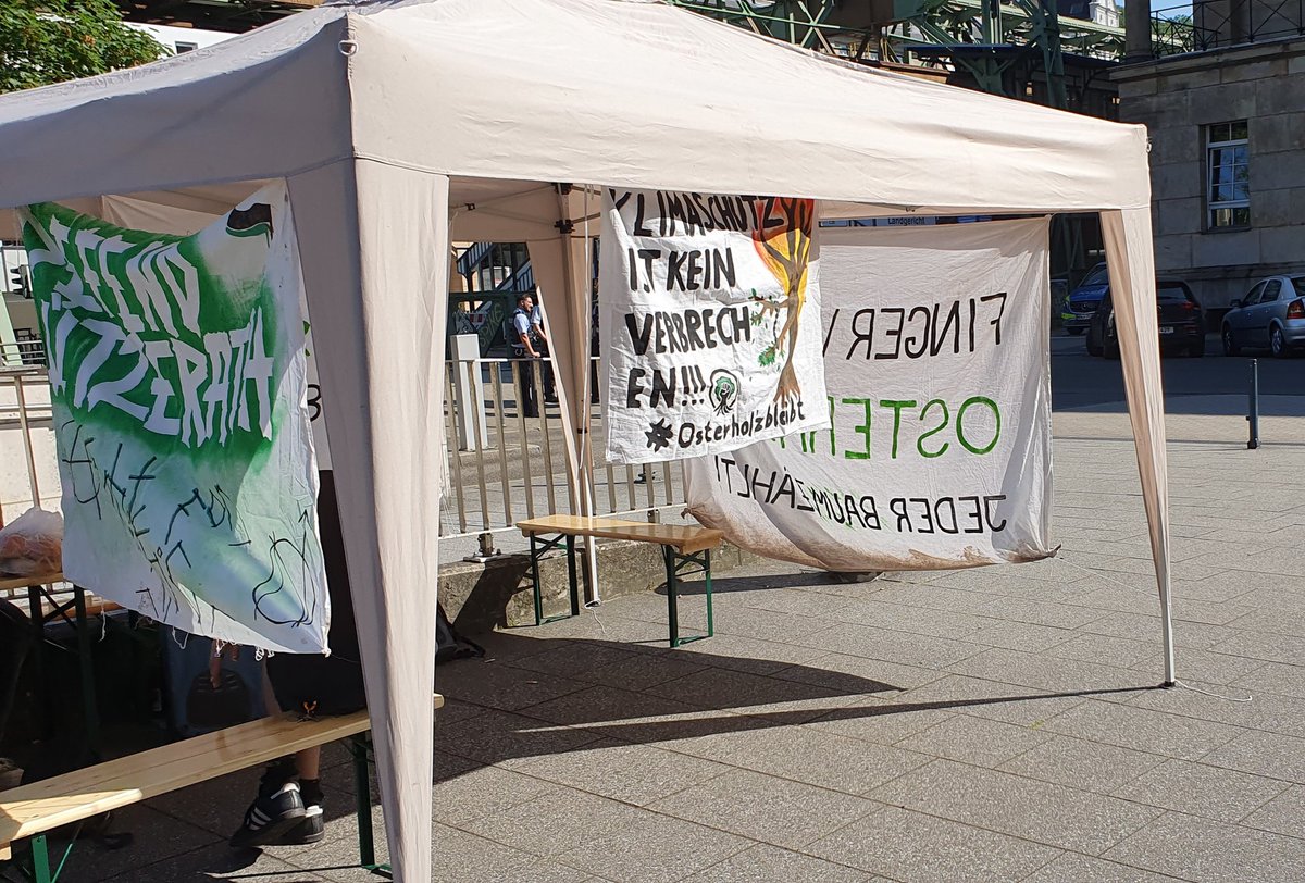 Majo60000353's tweet photo. Solidarische Prozessbegleitung.
Landgericht Wuppertal, Eiland 2, 10h https://t.co/ZaPwAqky3i