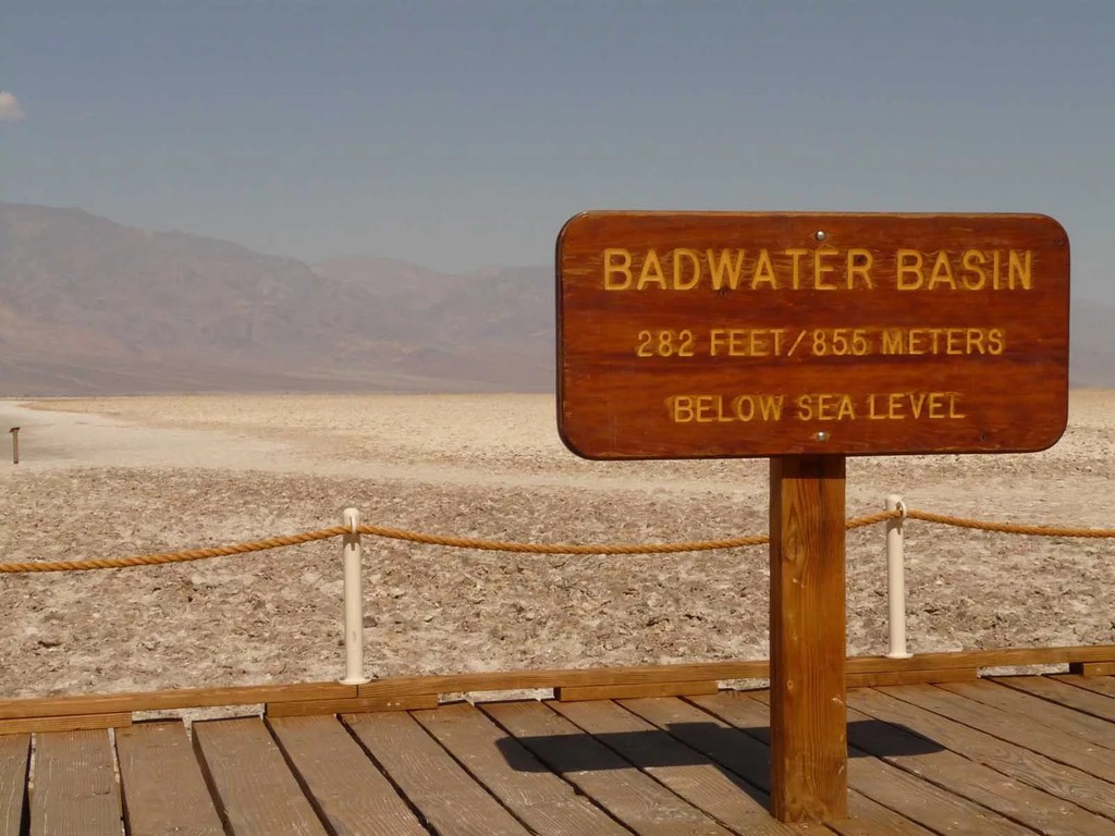 If so, Racetrack Playa is one of the best things to do in Death Valley National Park.

Read more 👉 bit.ly/3DzDQPB

#VisitDeathValley #DeathValley #NationalPark #DriestPlace #Blogs #Article #Heatlh #TravelGuides #FacebookTwitterPinterest #StarWarsFans #blogs #article