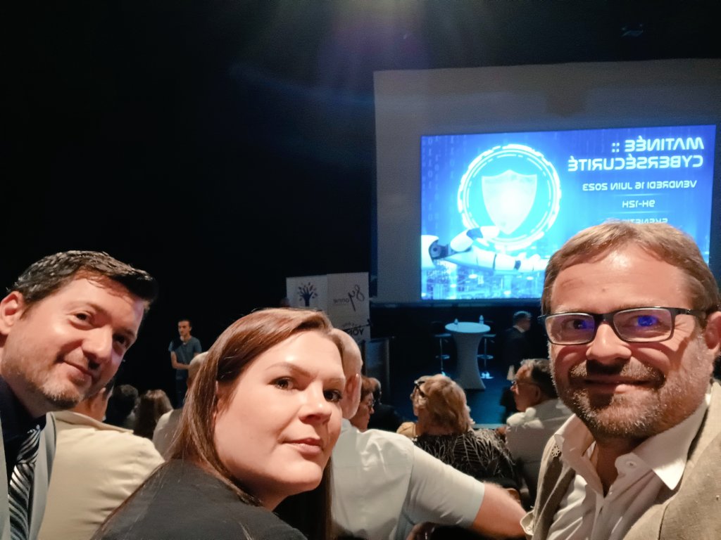 o_rouget's tweet image. Salle comble pour la matinée #cybersecurite à destination des #collterr organisée par @Departement89. 
Présence remarquée d'@OrangeCyberFR à ce colloque aux côtés du #CSIRTBFC et de specialistes #cyber.