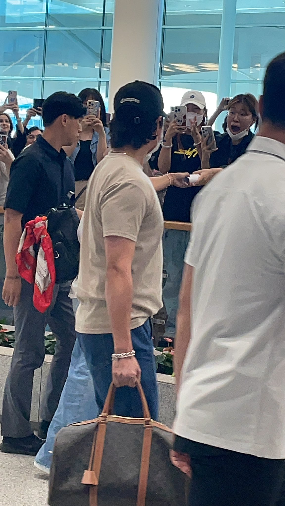 FyupsF2WIAEllRI?format=jpg&name=large