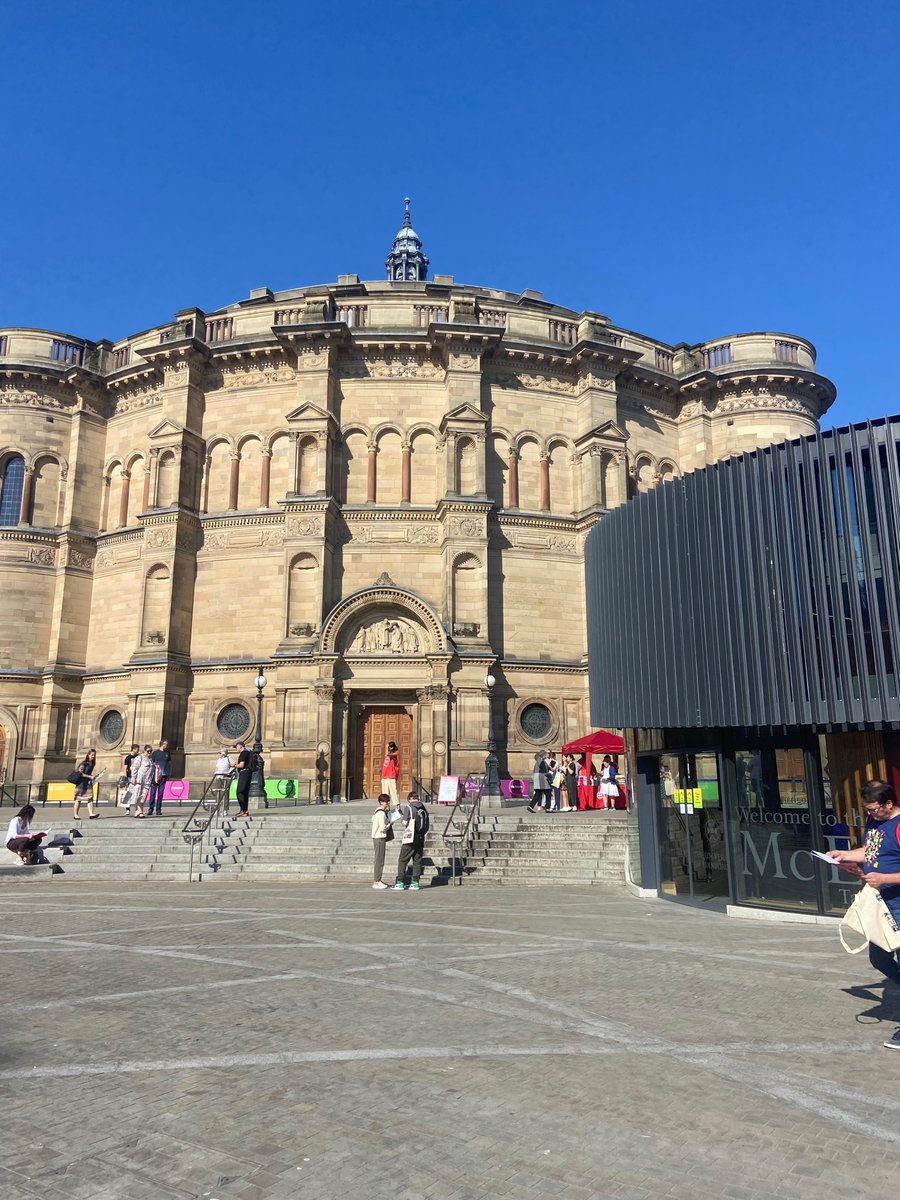 It’s open day and the sun is shining :) pop in and visit us and find out about the great opportunities ahead @nursing_studies @EdinUniHealth @EdUniStudents @EdinburghUni #nursing #university #openday