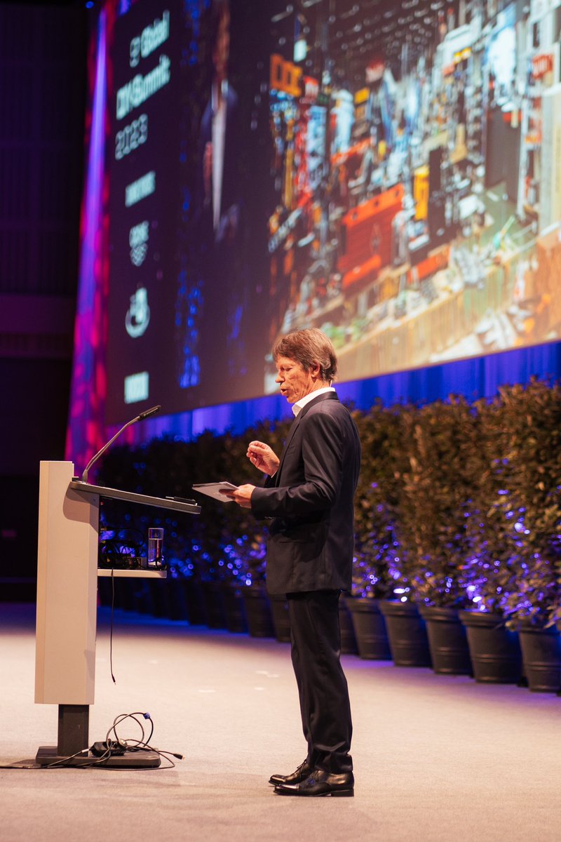 diysummit's tweet photo. "Jumping the curve is a leadership skill" - Erwin Van Osta - President, BricoAlliance / CEO, HUBO , during his presentation "When The Growing Gets Tough"
#diysummit #diy #homeimprovement #networking #visionsofdiy https://t.co/K8gu0z47iH