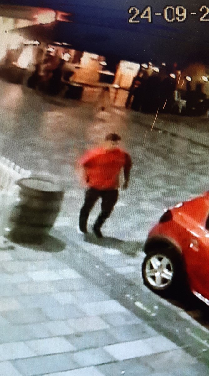 PSOSGreaterGlas's tweet photo. Police Scotland have released two images of a man they wish to speak to who may be able to assist an enquiry into a serious assault which took place in Glasgow on Saturday 24 September 2022.

https://t.co/MHczK38gom https://t.co/2Bcx2Fyf7w