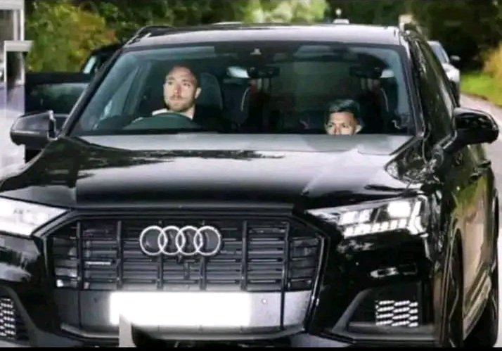 OFDLighthouse's tweet image. Hey. It's not Erickson's Son... It's Lisandro Martinez 😂😂😂💔

— Follow @OFDLighthouse
#MUFC.