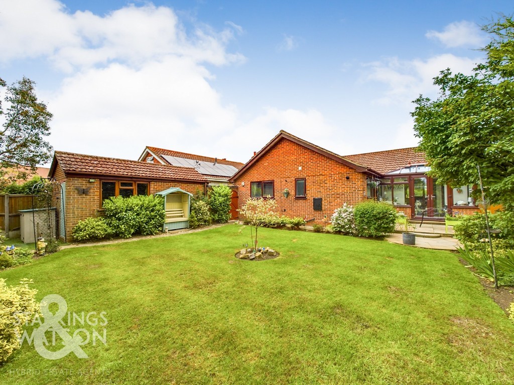 Detached Bungalow | Just Under 1300 Sq. ft (stms) | Close to Amenities in Wymondham | Four Bedrooms with En Suite to Main | Wonderful Plot, Fully Landscaped

Offers In Region Of £495,000
📍 Greenland Avenue, Wymondham
🏡 View Full Details Here: ow.ly/tySK50ONw2z