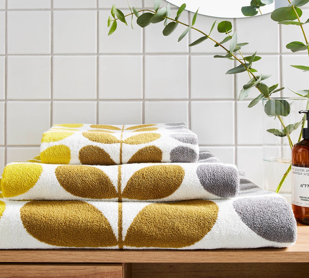 Stem is Orla Kiely's signature pattern.

At Jones & Tomlin you can get Stem bedding, cushions, rugs and even towels.

Add more colour to your home bit.ly/orla-kiely-jt

#OrlaKielyHome #ColourfulHome #MidCenturyHome #HomeAccessories #ColourMadeTheRoom