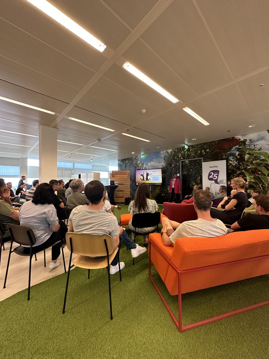 Hoe meer werkgeluk, hoe minder werkstress. Op de een-na-laatste dag van onze vitaliteitsweek heeft Miriam Keizer ons hier tijdens een inspirerende sessie meer over bijgeleerd. Zo hebben we geleerd dat door het uitspreken van dankbaarheid, je positieve gevoelens zult ervaren!