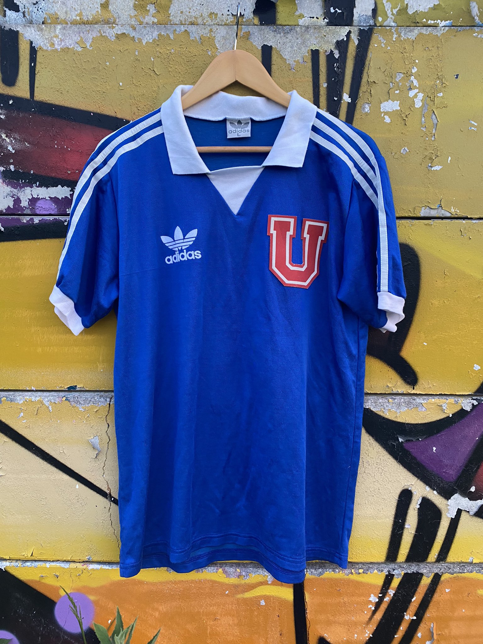 lana caballo de fuerza Superior The Classic Trefoil on Twitter: "1988 @udechile home shirt. Managed by a  youthful Manuel Pellegrini, his month long hiatus to Europe to undertake  coaching courses ultimately contributed to Los Azules' relegation from