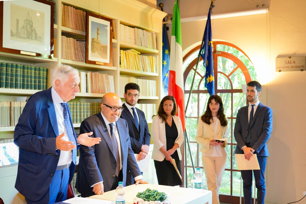 g_sangiuliano's tweet photo. Ieri una giornata densa di significati e di #cultura, prima alla Fondazione Spadolini, poi all’inaugurazione della mostra su le “Riviste. La cultura in Italia nel primo '900”. 
Grazie Presidente @Ignazio_LaRussa, grazie @Donzelli https://t.co/VEuEjSxjb0