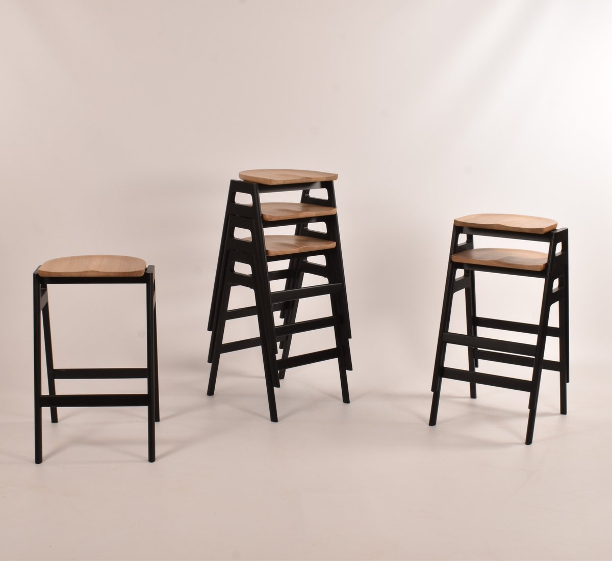 Ercol Factory Outlet  Svelto  Stacking  Barstool  in Black  &amp; Clear  Oak   ercol.com/en-gb/our-comp…

#ercoloutlet #ercolheritage #ercolfurniture #heritagefurniture