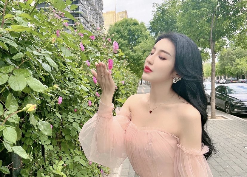 rouwanbaobao's tweet photo. 御姐看腻了，换个口味。 https://t.co/WLrHfaQCMm