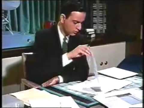 كارل سيغن كان جميل ايام شبابه😊