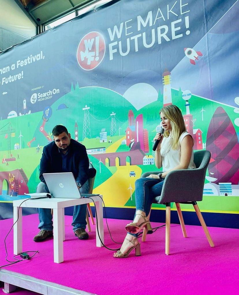 WIGItalia's tweet image. La nostra Arianna Timeto, Consumer Marketing Manager di @AcerItalia è appena stata al #WeMakeFuture di Rimini per parlare di occupazione di genere nel settore del #gaming, portando la sua esperienza in rappresentanza di #WomeninGamesItalia. Grazie Arianna! 😊
#womeningames #WIGIT