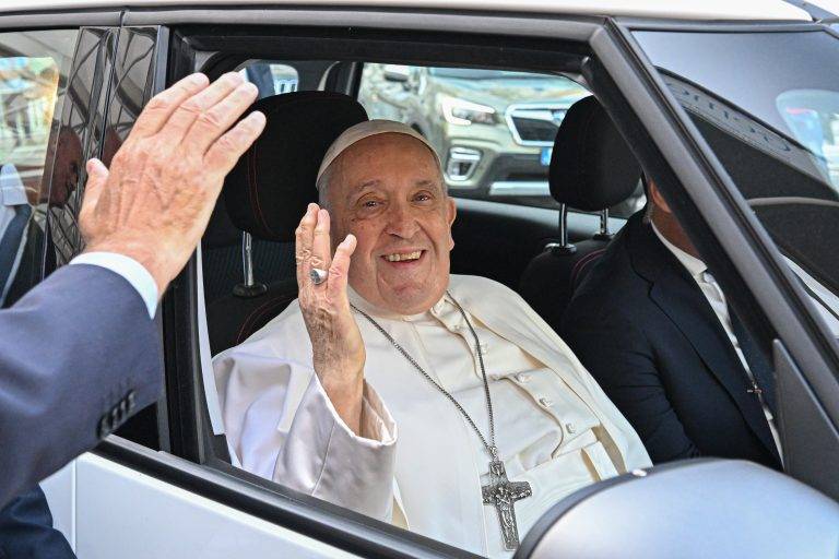 Pope leaves hospital after hernia operation
vanguardngr.com/2023/06/pope-l…