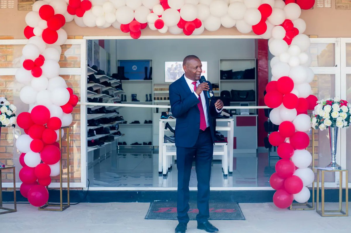 Yesterday we officially opened doors of our 67th store situated in Chitungwiza Makoni area . 
Bata Makoni will be the 2nd store to serve the Chitungwiza area .
Visit Bata Makoni today and experience the Bata love ❤️.
# Batazim
#suprisinglybata