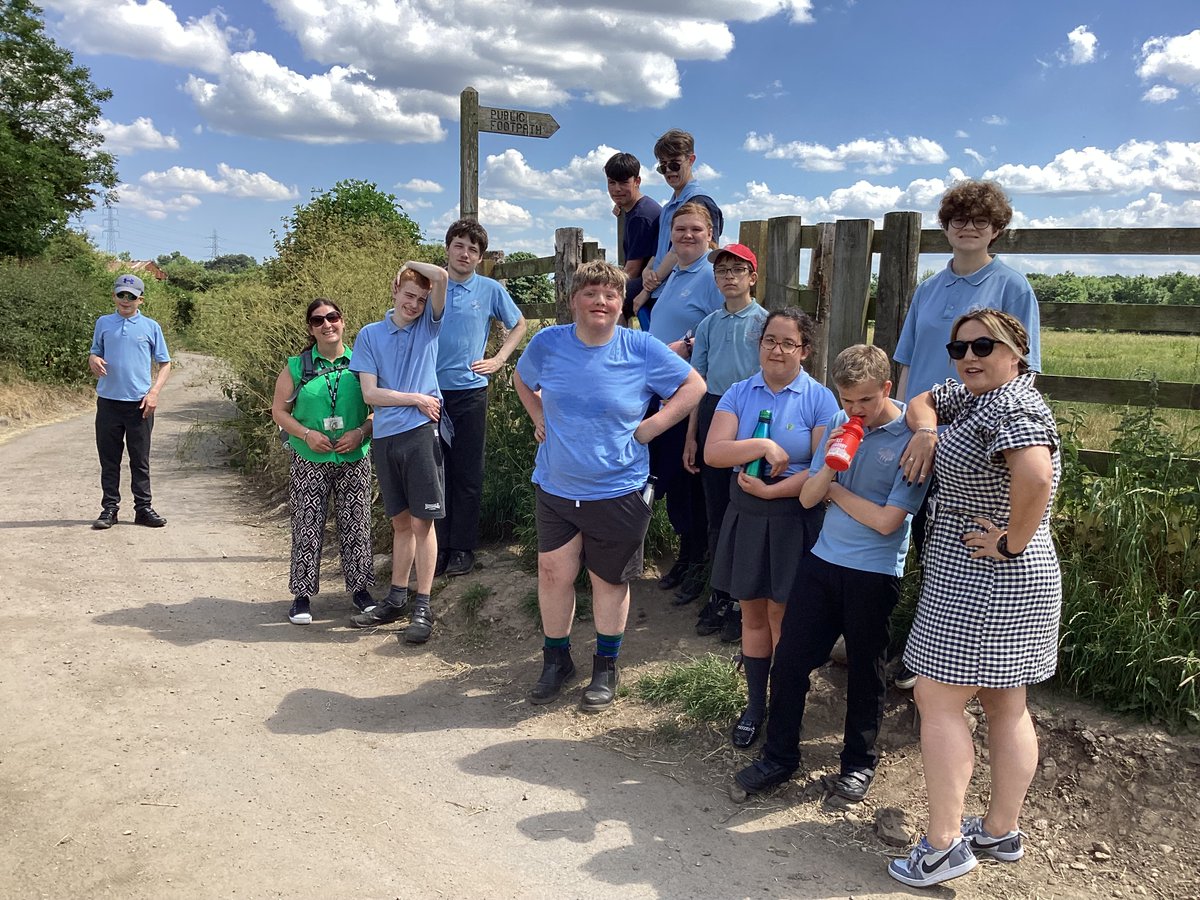 10CB enjoyed a countryside walk in working towards their ASDAN qualification followed by a refreshing ice-lolly to cool down afterwards 🍦
#ASDANqualification
#countrysidewalk
#icecream