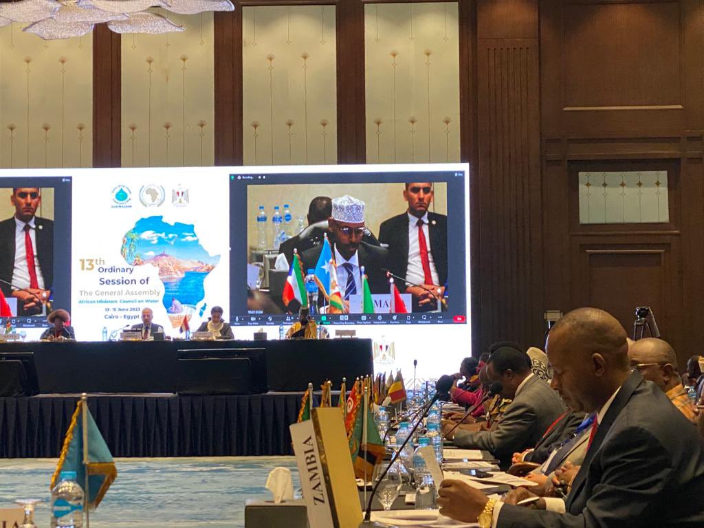 MoEWRSo's tweet image. H.E Minister @JamaTaqalAbbas delivered the statement during the #AMCOW meeting and he stressed the severity of the Drought and the intensity of the flood that increasing in #HOA due to climate change.