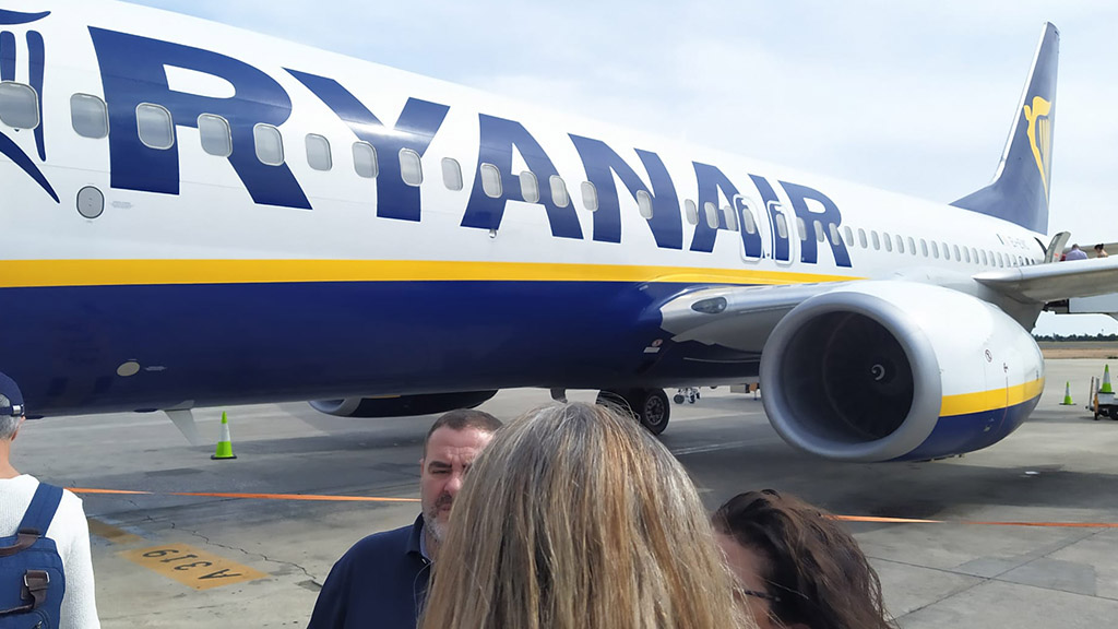 A las aerolíneas low cost les sale rentable pagar multas pequeñas para seguir manteniendo sus suplementos injustificables

Lo ha dicho en <a href="/ElMiradorCSR/">El Mirador de Andalucía</a> José Carlos Cutiño, delegado en Andalucía de <a href="/consumidores/">OCU</a> 

Entrevista completa 👇

🌐 csur.red/TEXI50OQ9Mr