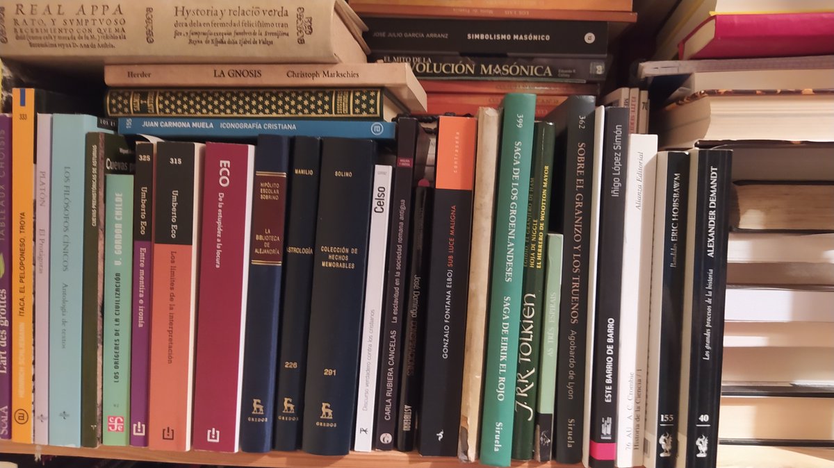 ArrietaSanz's tweet photo. No digas nada, sólo comparte algunas estanterías para que los bibliófilos fisguemos: https://t.co/5cmO5B0nPw