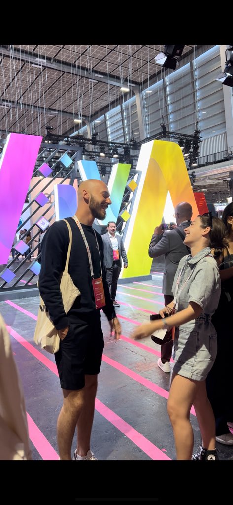 Aujourd’hui je participe au salon <a href="/VivaTech/">VivaTech</a> avec le <a href="/MBADMB/">mbadmb</a> !

#tech #mbadmb #vivatech 

<a href="/VincentMontet/">Vincent MONTET</a> 
<a href="/wtaranoff/">Wladimir Taranoff 🧩🔑</a>