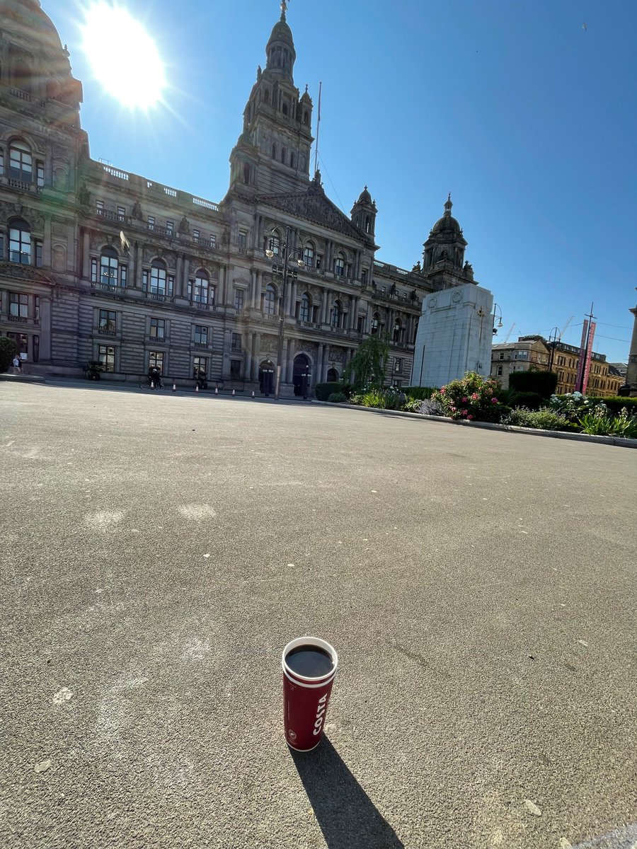 A coffee in George Sq before Glasgow licensing board Friday begins! (The sun has not been photoshopped) ☀️☀️☀️ wowzer