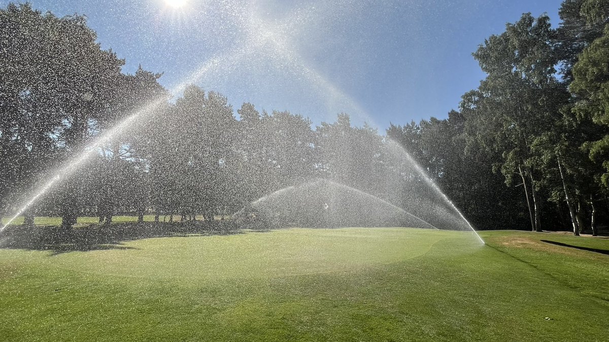 mfahy85's tweet photo. Another hot day to come in kings lynn @ChrisPage90 @WeatherAisling https://t.co/HbZZYaiF5u