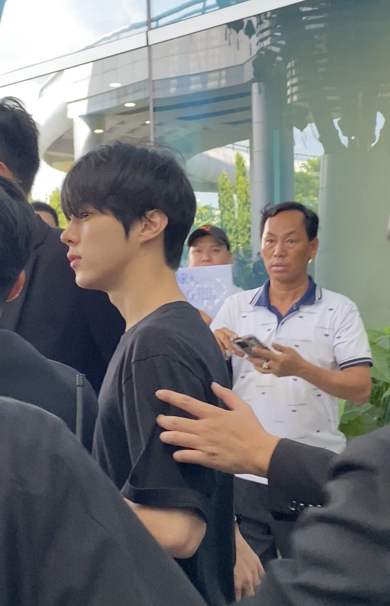 Let's go see the sea, enjoy and relax See you tomorrow #senfestival #KIMWOOSEOK #VietNamloveyou 🇻🇳