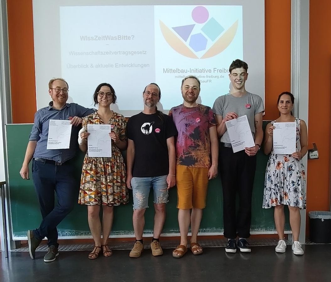 MittelbauFR's tweet photo. Spannende Diskussionen gestern im offenen Plenum zu #NotMyWissZeitVG. Unter dem Thema "WissZeitWasBitte?" wurden aktuelle Entwicklungen besprochen und diskutiert. Und natürlich auch in die Zukunft gedacht. Daher: Stay Tuned for more!
#AktionswocheWissenschaft #IchBinHanna https://t.co/u0WrqYQGXm